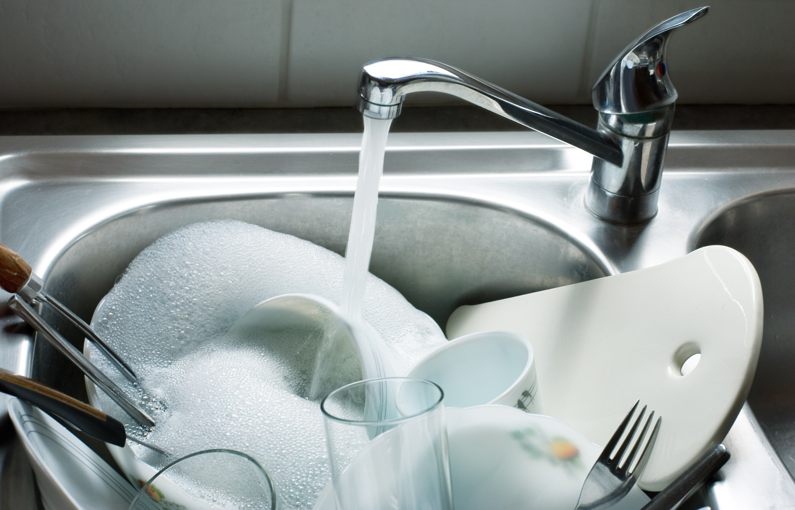 Hand Washing Dishes vs Dishwasher Comparison - Advanced ...